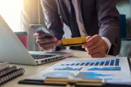 レイクで使える返済方法は何？ 返済手数料についても解説！ [PR]