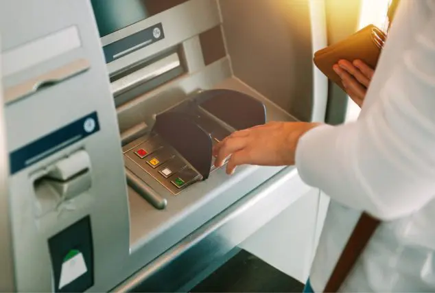 三井住友銀行のローン契約機では何ができる？ 使い方やメリットを紹介 [PR]