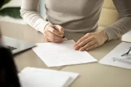 楽天銀行スーパーローン申込時の必要書類は？ 提出方法や提出タイミングを解説 [PR]
