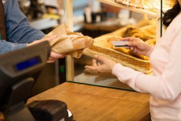パン屋さんでパンを買うのは月1回以上という人が約半数？パン屋さんの利用実態とは