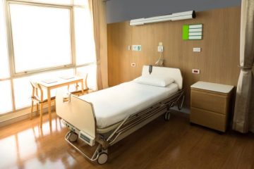 夫の死亡後、夫の保険から入院給付金などを受け取ったら相続放棄できなくなるって本当？
