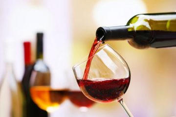 ワインの消費金額ってどれくらい？赤と白どっちがよく飲まれているの？