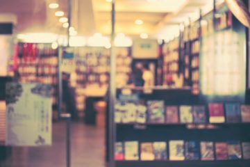 最近、近所で見かけなくなった？ 書店の衰退トレンドやこれからの見通しとは