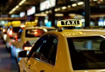 タクシー運転手の年収はいくら？お客様に言われて困ったこととは