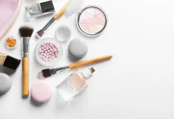 女性は月にいくらくらいコスメを購入してるの？購入場所の1位はドラッグストア