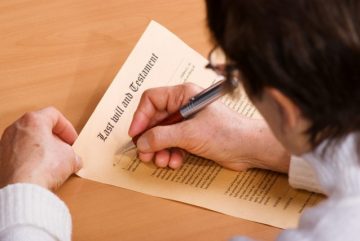 子どものいない夫婦が遺言書を書いておかなければならないワケ