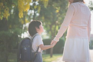 ひとり親家庭が優遇されている2つの教育資金貸付制度って？