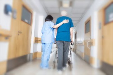 一人で暮らす親が心配…介護が必要になったときの高齢者施設にはどんなものがあるの？