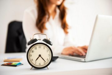 業種別の月間平均残業時間はどれくらい？働き方改革で残業時間は減ったのか