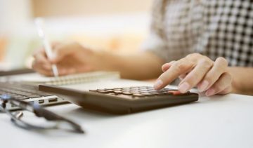 5：5である厚生年金の会社負担割合。保険料の計算方法を解説します