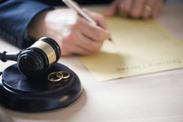 夫の浮気が収まらなくてもう限界！裁判にはどんな手続きが必要？いくらかかる？