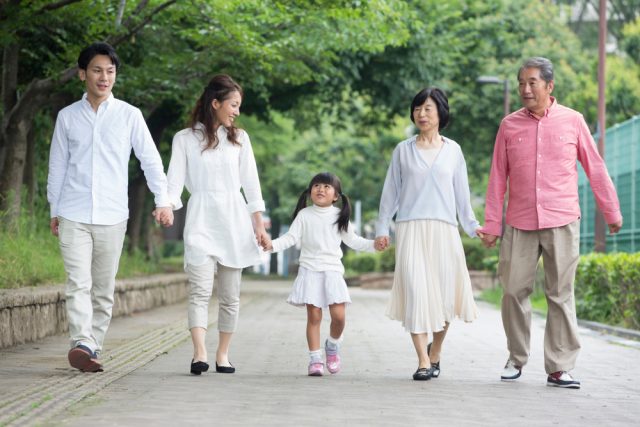 2020年4月改正で健康保険の扶養に入るには日本に住んでいることが原則に！