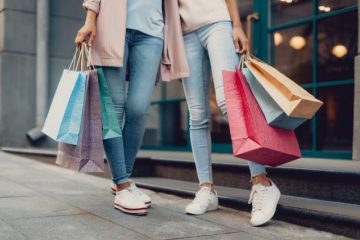 洋服にはどれくらいお金をかけていいもの？ 平均購入予算と頻度について