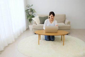 在宅勤務のメリットと課題って？自由な時間が増えたものの、PC関連機器や光熱費の出費増も