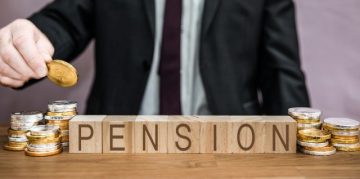 同じ額の年金をもらっているのに、税金額が違う？遺族年金は非課税って本当？
