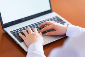 おうち時間で稼げる？在宅でできる小さな副業って？