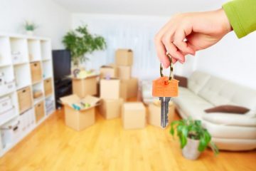 独身者の半数以上が実家暮らし。独身で住宅を購入した人が最も多い年代とは？