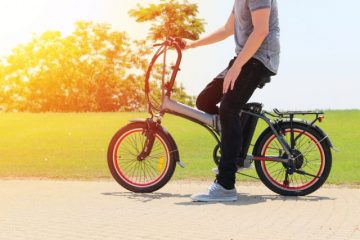 人混みを避ける通勤にも便利！電動アシスト自転車の利用実態やその予算とは？