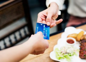 キャッシュレス初心者にはデビットカードがおすすめ。その理由とは？