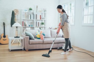主婦（夫）が副業を始めるメリットは？　注意点などを解説