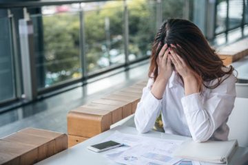 「新型コロナの影響で失業した」「感染して働けない」そんなときに家計を助ける制度とは
