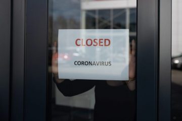 自粛が続いて、閉店するお店もあるのにどうして株は上がるの？[PR]
