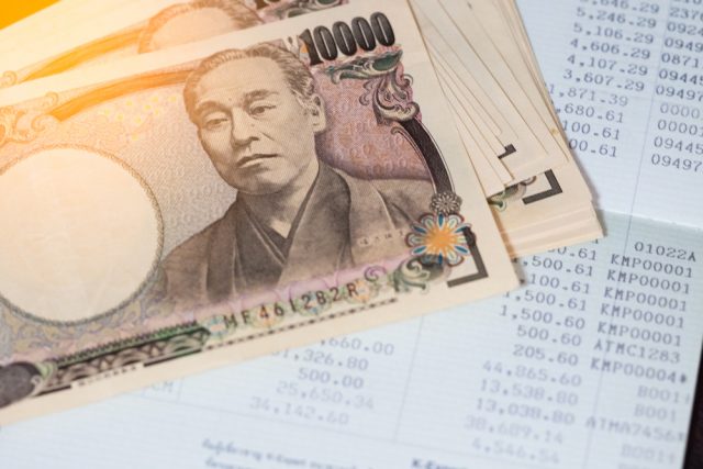 夫の口座から妻の口座にお金を移した。贈与税がかかるって本当？