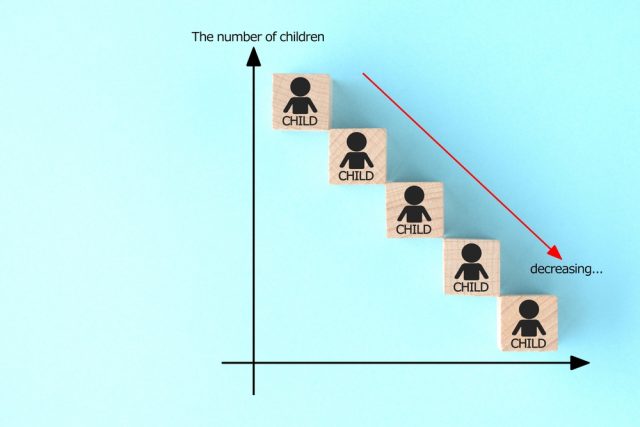 少子化対策で増税されたら家計が苦しくなるかも？ 個人ができる対策とは