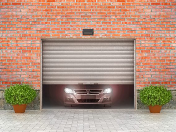 マイカーのために「車庫」を設置！「プレハブ小屋」なら固定資産税はかからない？