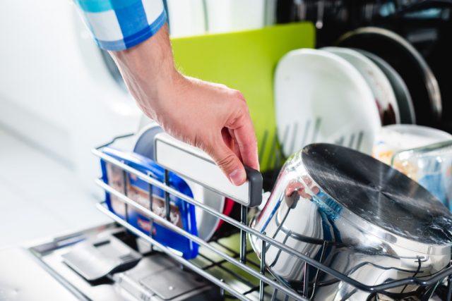「食洗機」って本当に必要？ 予洗いが必要なら「水道代」は結局変わらない？