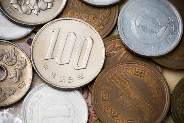 亡くなった祖父の部屋から「大量の小銭」が！「数百万円分」ほどありそうだけど申告は必要？