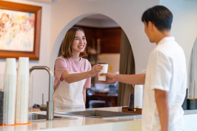 月8万円で働くパート勤務の妻。月1万円でも副業収入が発生すると、即「扶養対象外」になる？
