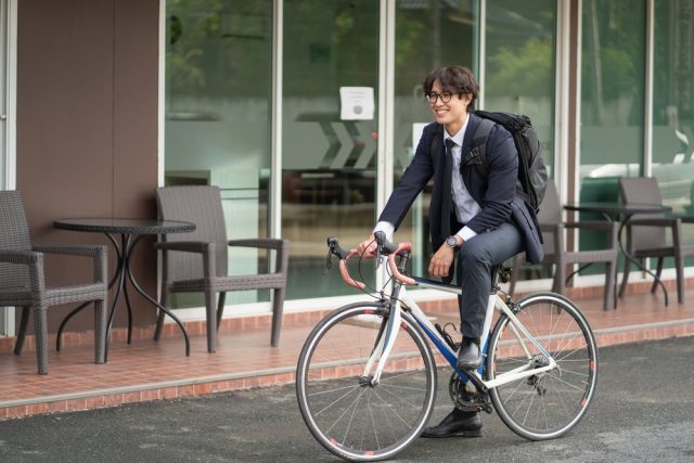 街乗りは「ロードバイク」「クロスバイク」どっちがおすすめ？ メリット・デメリットも解説