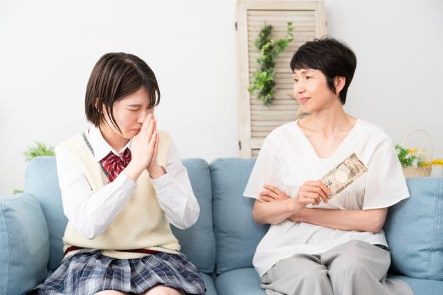 高校生に「月1万円」のお小遣いは普通？ 子どものお小遣いの相場について解説