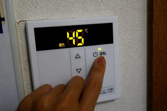 お風呂の「追い焚き」は一回いくら？「足し湯」と比べてどっちの方が節約につながる？