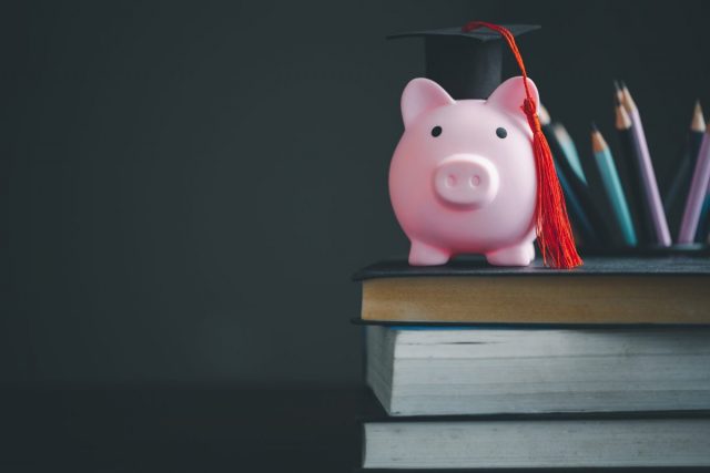 【子どもの教育資金】幼稚園から高校までの15年間と大学4年間でいくら必要？