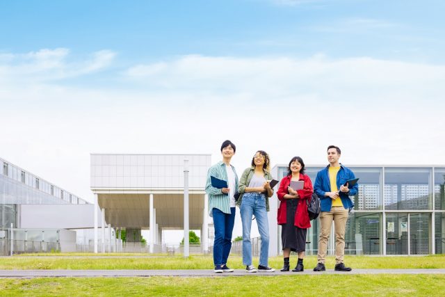 世帯年収800万円で子ども4人の「6人家族」ですが、子ども全員を「私立大学」に行かせるのは無謀でしょうか…？