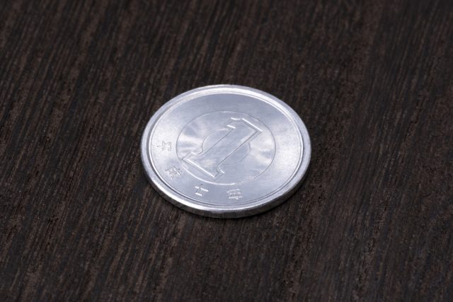 1円が落ちている！拾うのは損？時給換算した結果と平均時給を比較してみたら、驚きの結果に……！
