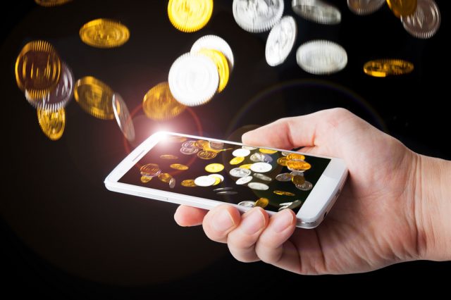 ゲームでお金を稼ぐ？NFTゲームの仕組みや、税金がかかるかなどを解説！
