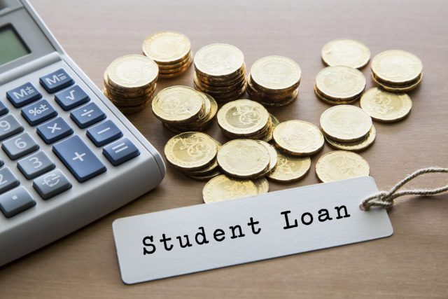 25歳、奨学金返済3年目。奨学金を満額借りていた場合、手取りがいくらなら「楽に」返済できる？