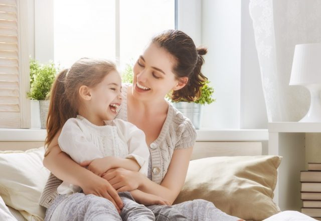 わが子がかわいすぎる…共感必至の親バカエピソード10選「かわいいと同僚に自慢してしまう」