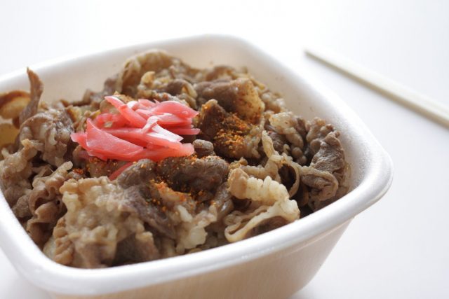 ランチに「牛丼」はコスパ良し？ 「栄養・価格」について検証
