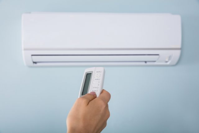 エアコンの電気代は1ヶ月でいくら？ 「1日中つけっぱなし」は本当に得なの？