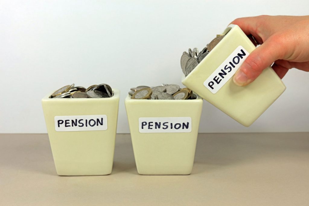 母の年金額は「月5万円」。60歳で受給すると言っていますが、早く受け取ると年金はどれくらい「減る」のでしょうか…?