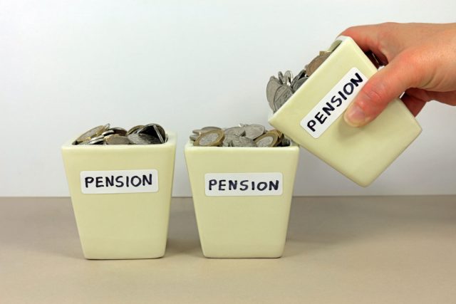 母の年金額は「月5万円」。60歳で受給すると言っていますが、早く受け取ると年金はどれくらい「減る」のでしょうか…？