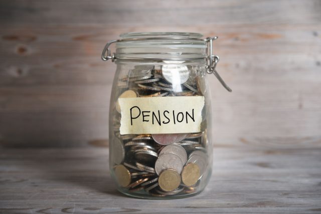 70歳で厚生年金加入中だけど受給資格期間が不足… 高齢任意加入でカバーできる？