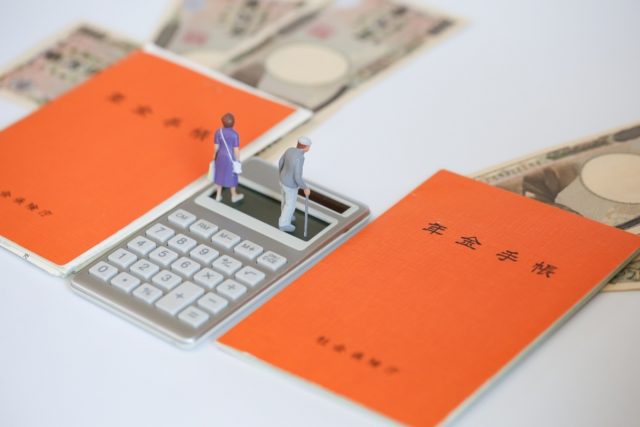 年金受給額10万円以下と知ったので、老後は「生活保護」を受けたいのですが、可能ですか？