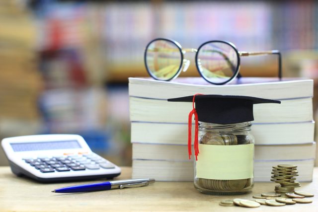 大学生の子の「国民年金保険料」1年分20万円を親が払うと6万円の節税に？ 適用の条件とは