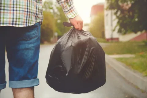 年間「5000円」の町内会費の支払いを拒否したら「今後ゴミを捨てるな」と言われました。正直払いたくないのですが、法的な拘束力はあるのでしょうか？
