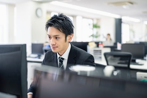 「公務員は安定」といいますが、高収入かどうかは分からないですよね？ 「昇進や昇格」のチャンスが多ければいいのですが……。